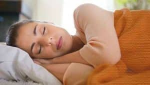 qué significa dormir con ratas y sapos